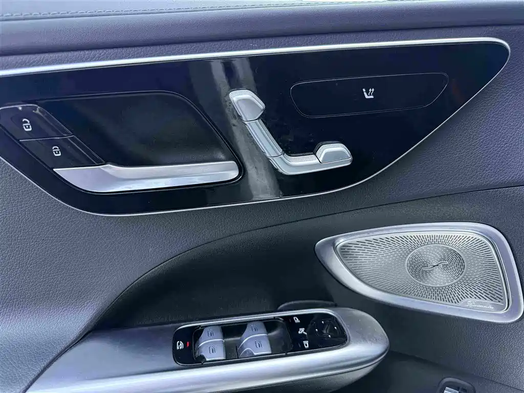 Mercedes-Benz C-Class 2024