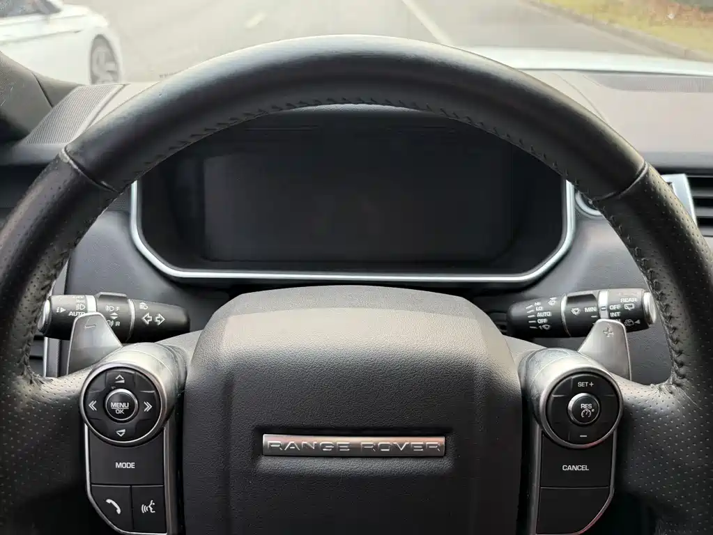 Land Rover Sport 2018 — фото 19