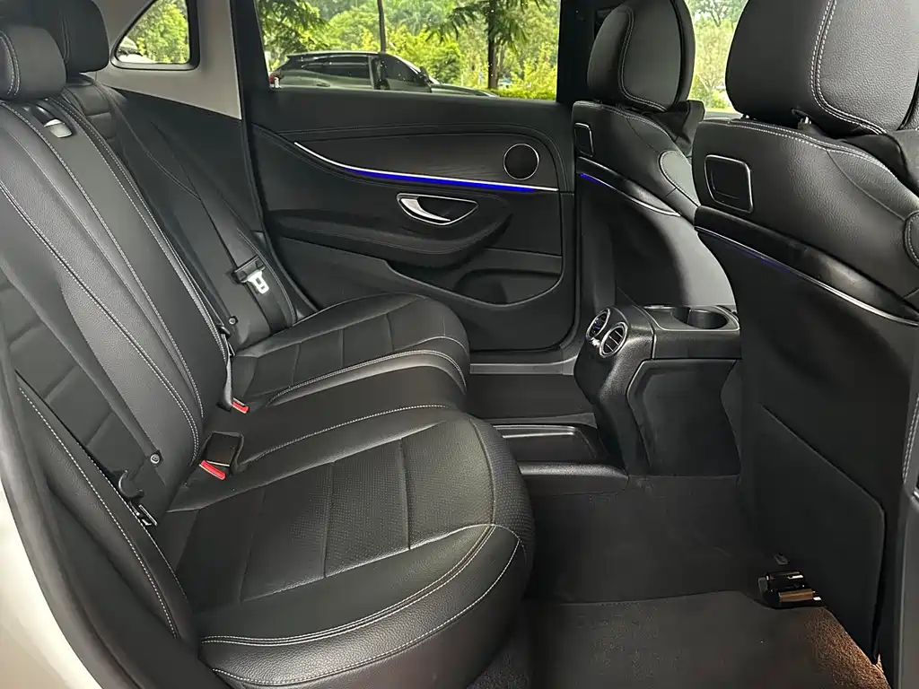 Mercedes-Benz E-Class 2018 — фото 19