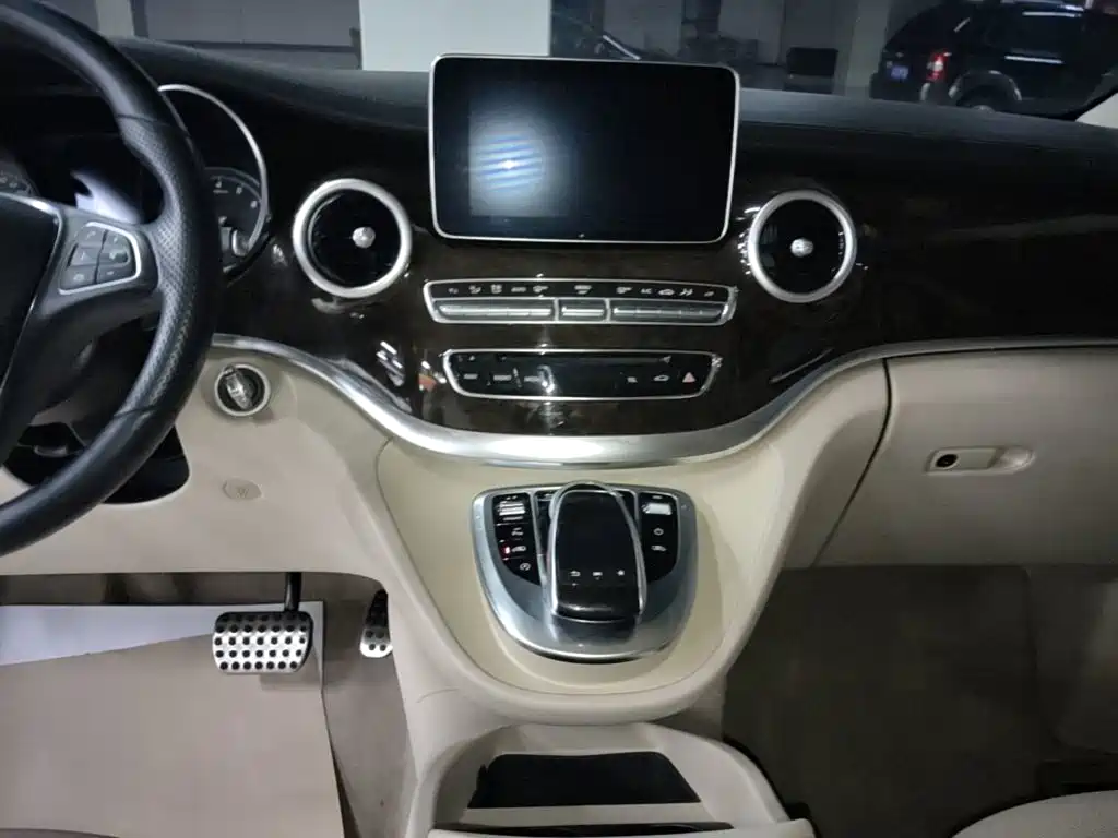 Mercedes-Benz V-Class 2020 — фото 13