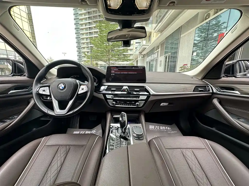 BMW 5 Series 2021 — фото 16