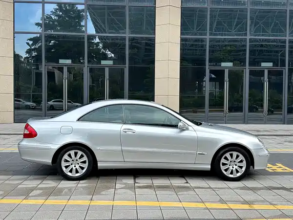 Mercedes-Benz CLK-Class 2005