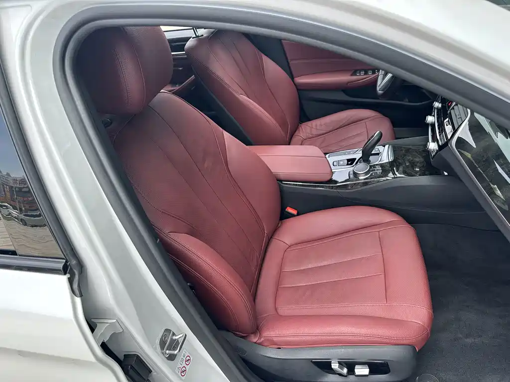 BMW 5 Series 2018 — фото 17