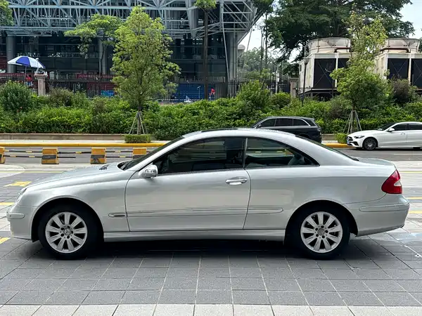 Mercedes-Benz CLK-Class 2005