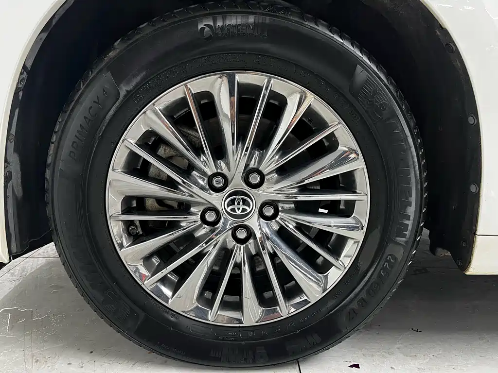 Toyota Alphard 2023 — фото 7
