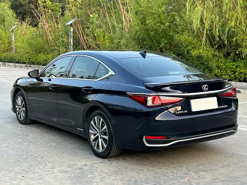 Lexus ES 2019 — фото 7