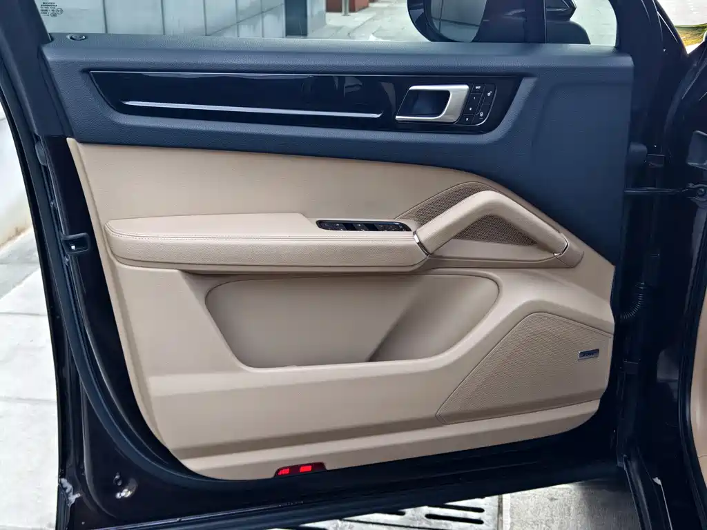 Porsche Cayenne 2018 — фото 16