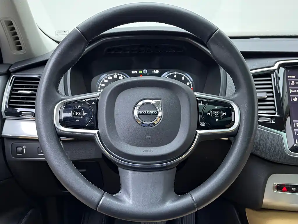 Volvo XC90 2016 — фото 13