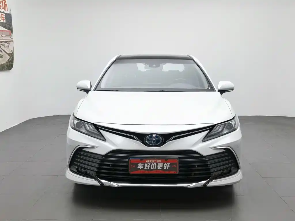 Toyota Camry 2023 — фото 3
