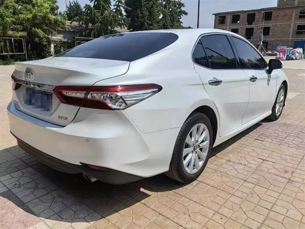 Toyota Camry 2018 — фото 4