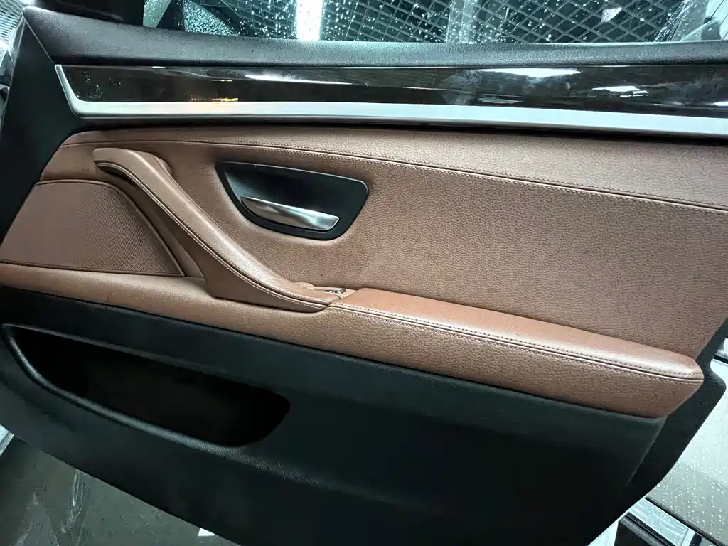 BMW 5 Series 2017 — фото 12