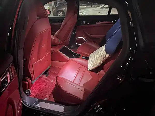Porsche Panamera 2023
