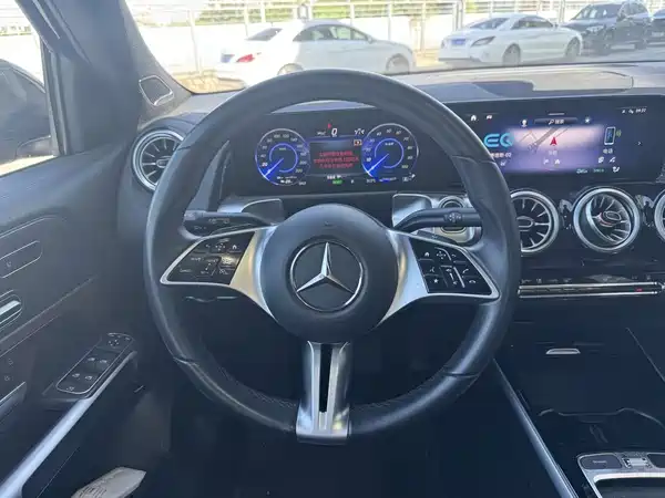 Mercedes-Benz EQB 2024