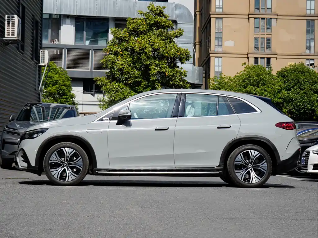 Mercedes-Benz EQE SUV 2025 — фото 3
