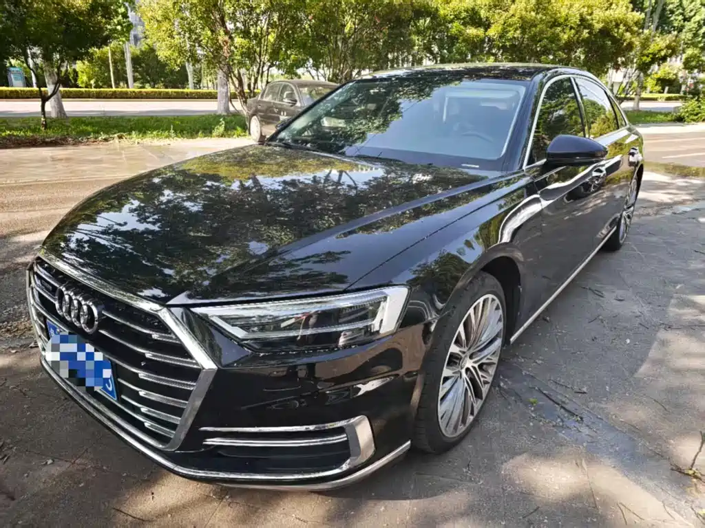 Audi A8 2021 — фото 1