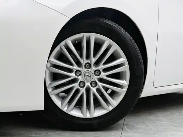 Lexus ES 2017