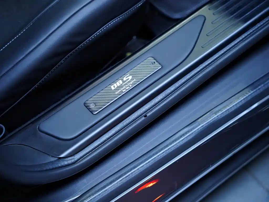 Aston Martin DBS 2010 — фото 38