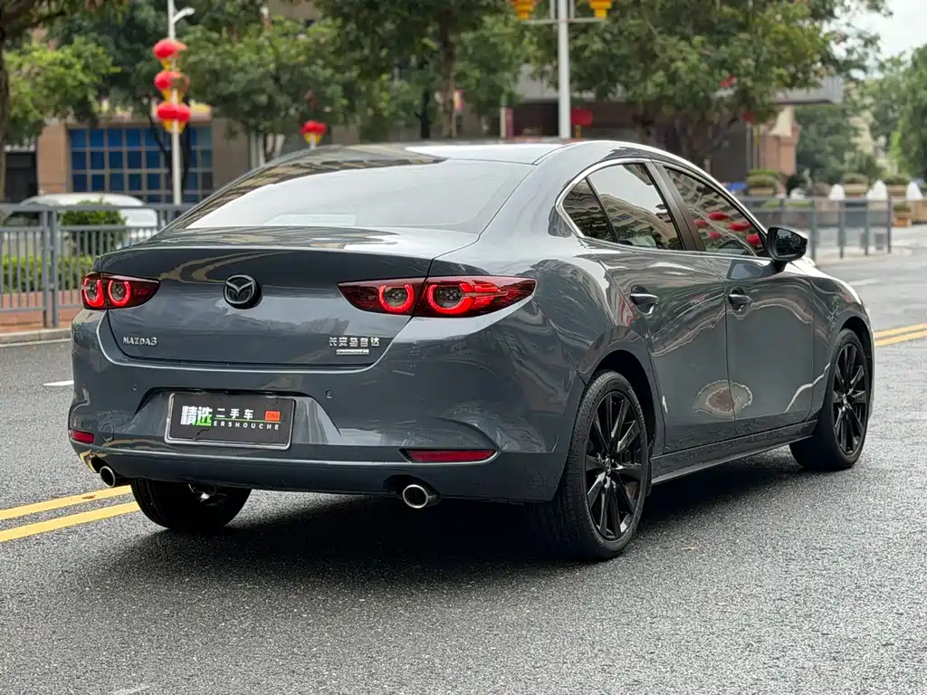 Mazda 3 Axela 2022 — фото 15