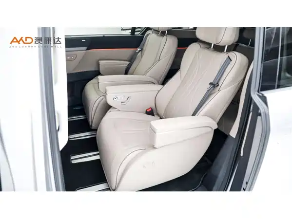 XPeng X9 2025