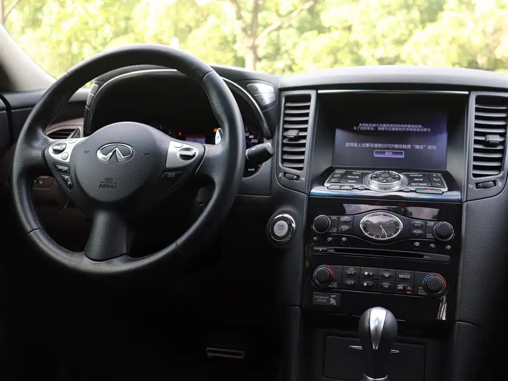 Infiniti QX70 2014 — фото 14