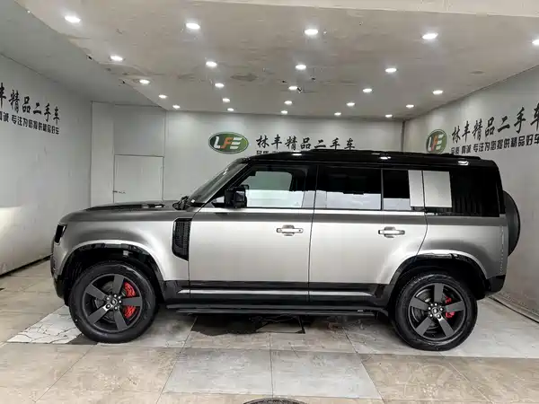 Land Rover Defender 2025
