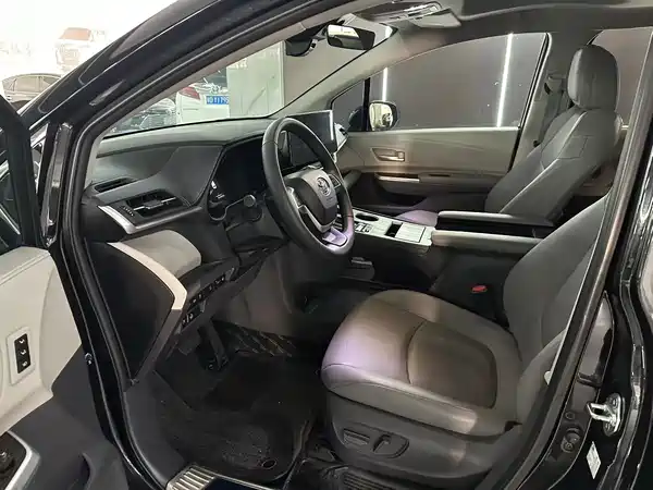 Toyota Granvia 2024