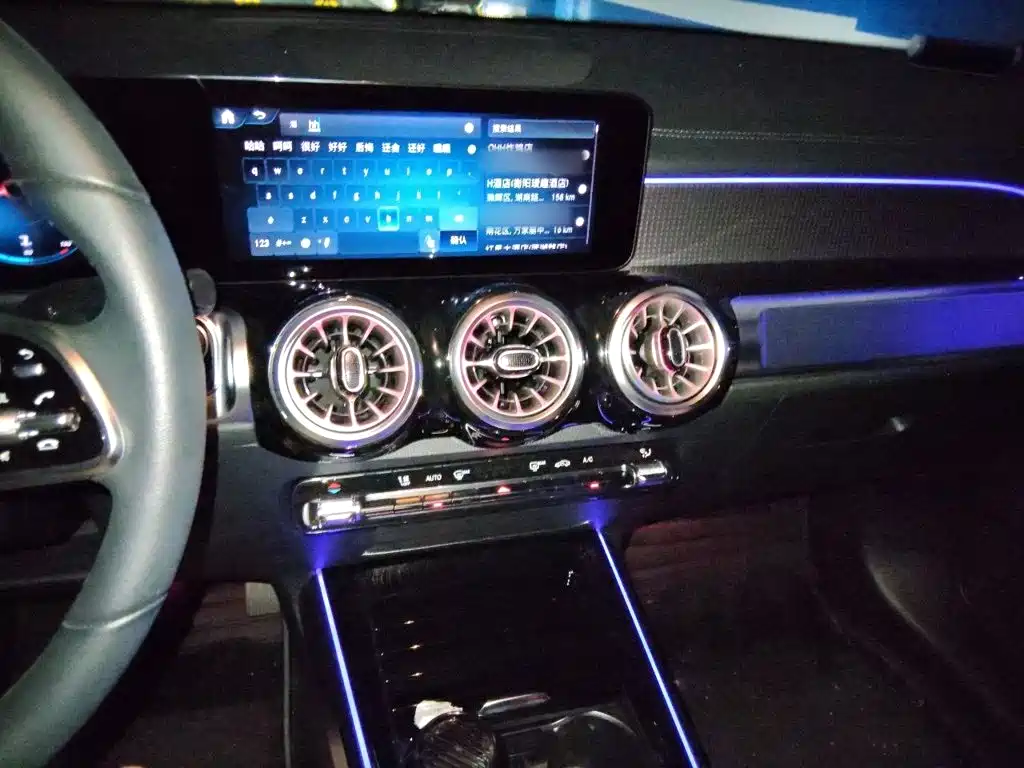 Mercedes-Benz GLB 2023