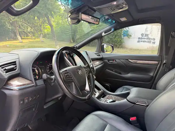 Toyota Alphard 2023