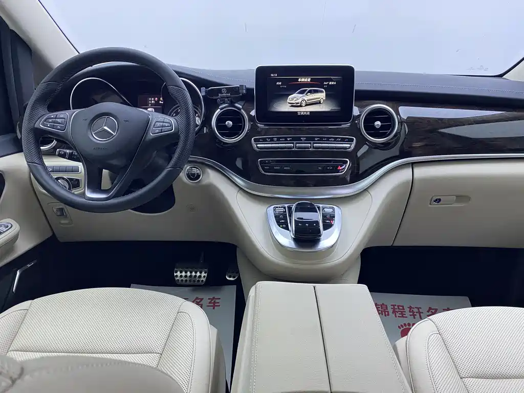 Mercedes-Benz V-Class 2019 — фото 18