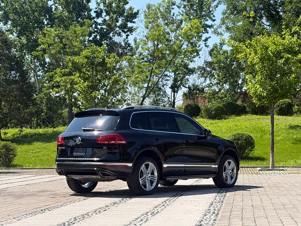 Volkswagen Touareg 2017 — фото 26