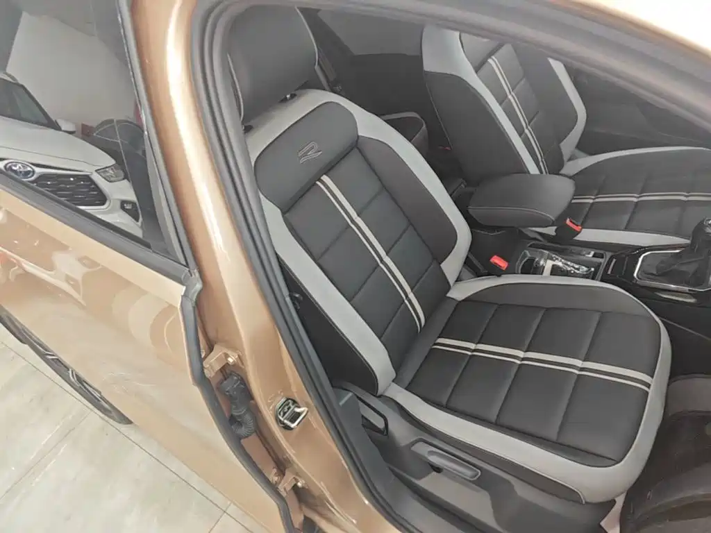 Volkswagen T-Roc 2023 — фото 25