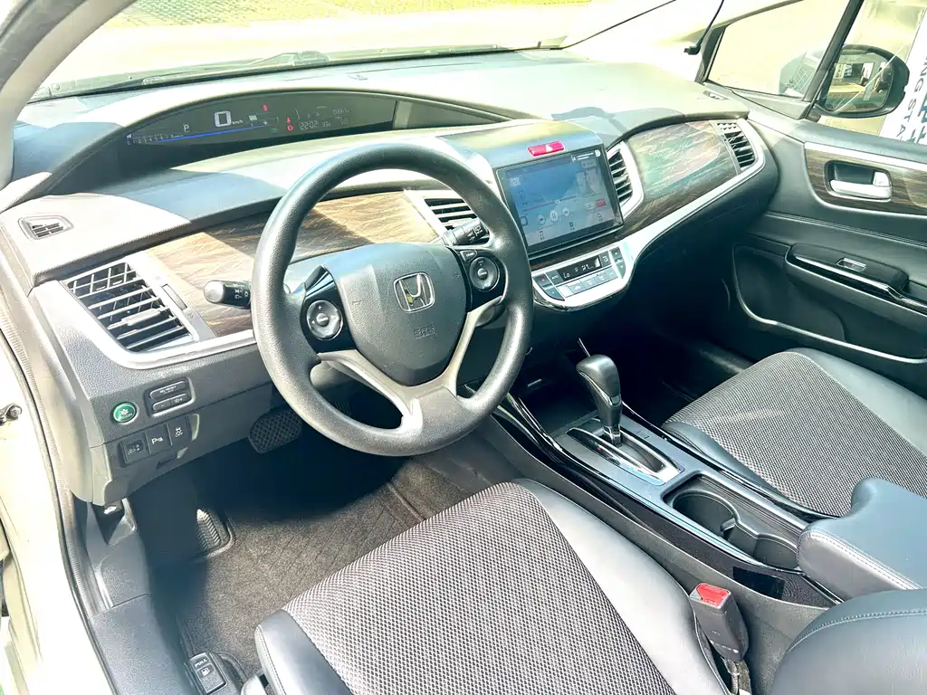 Honda Jade 2017 — фото 11