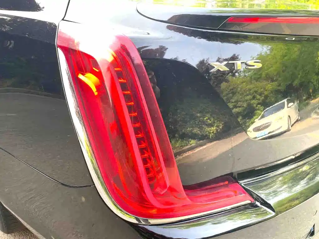 Cadillac XTS 2018 — фото 12