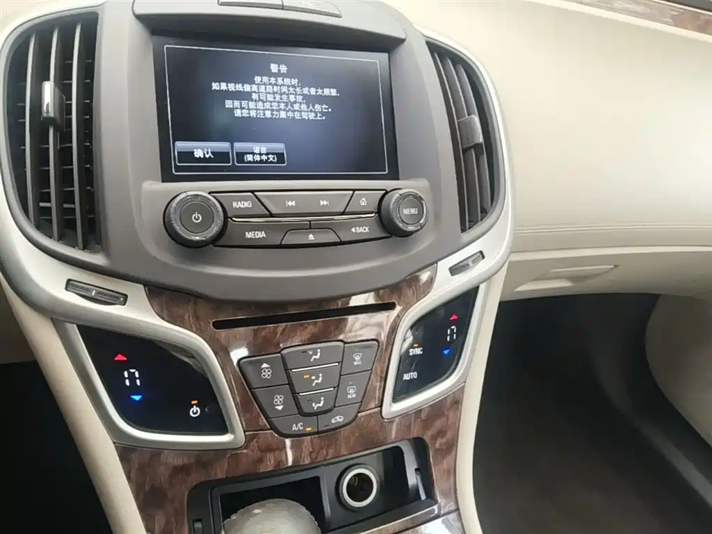 Buick LaCrosse 2016 — фото 13