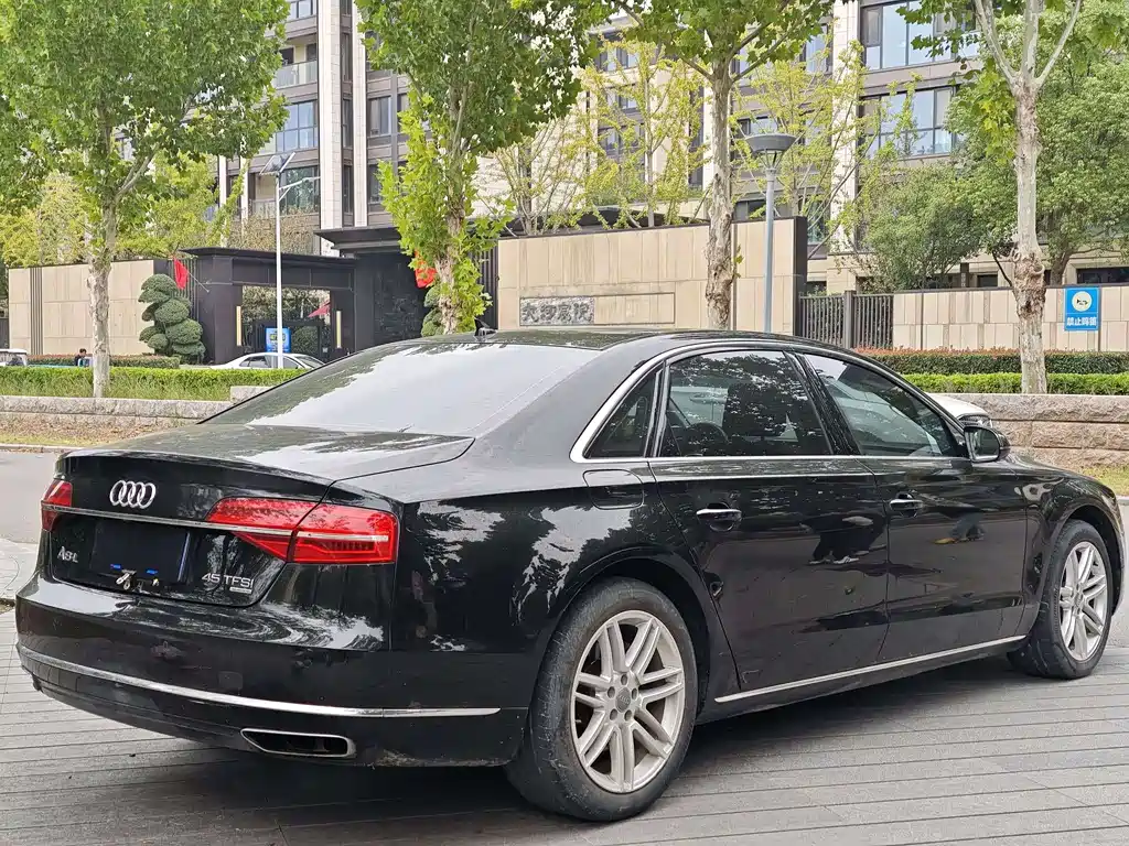 Audi A8 2017 — фото 10
