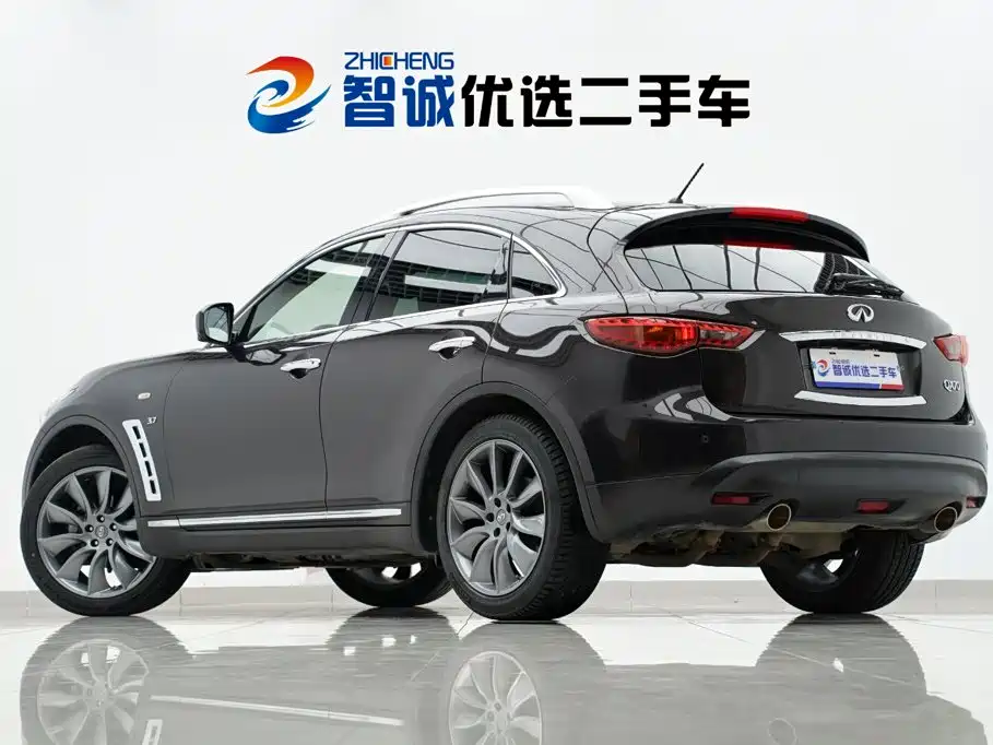 Infiniti QX70 2015 — фото 32