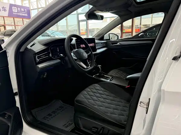 Volkswagen Sagitar 2022