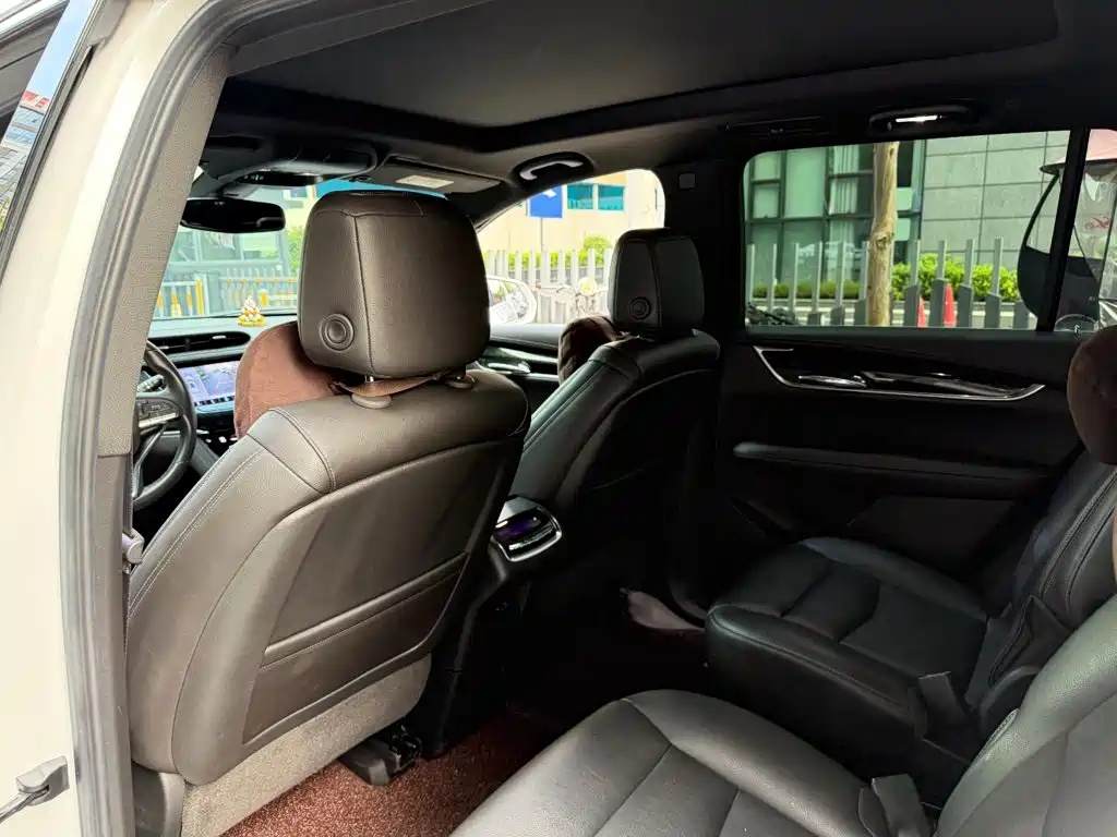 Cadillac XT6 2022 — фото 11