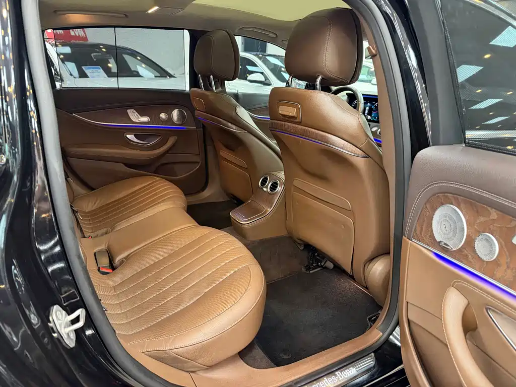 Mercedes-Benz E-Class 2021 — фото 16