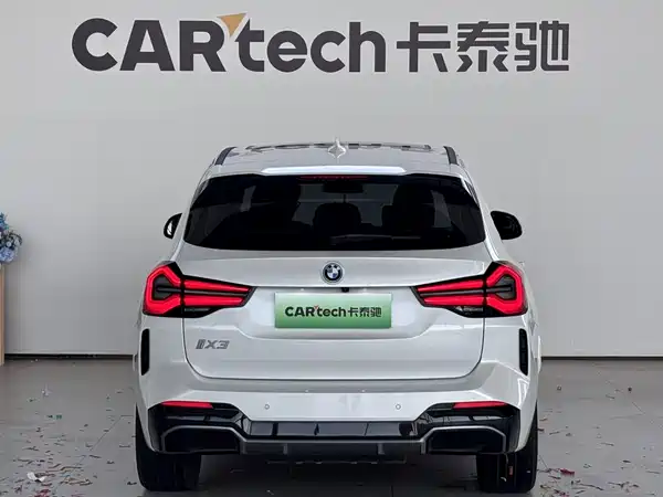 BMW iX3 2025