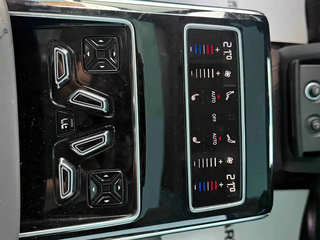 Audi A8 2025 — фото 17