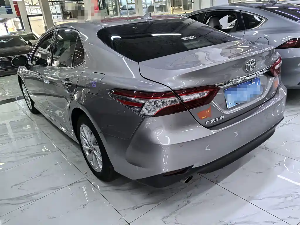Toyota Camry 2023 — фото 4