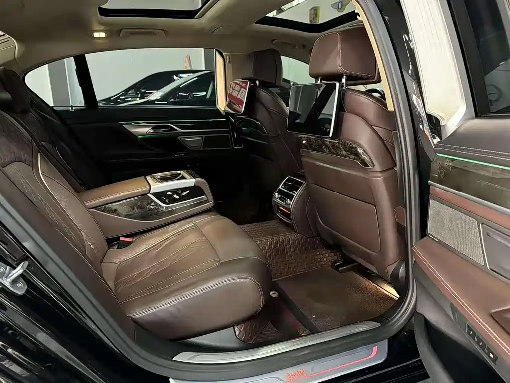 BMW 7 Series 2019 — фото 9