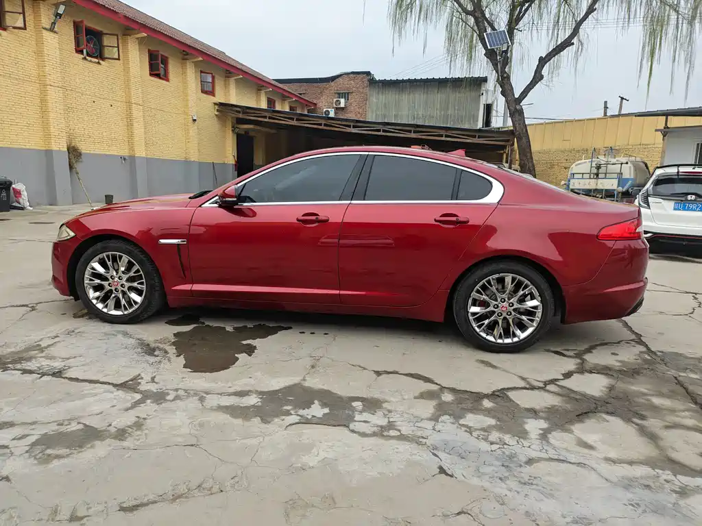 Jaguar XF 2015 — фото 8