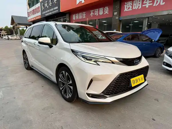 Toyota Granvia 2023