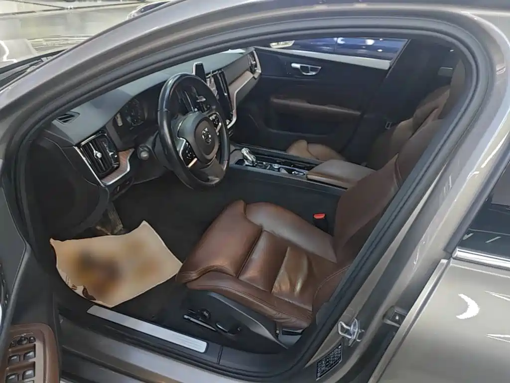 Volvo S60 2022 — фото 15