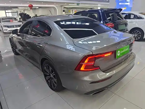 Volvo S60 2022