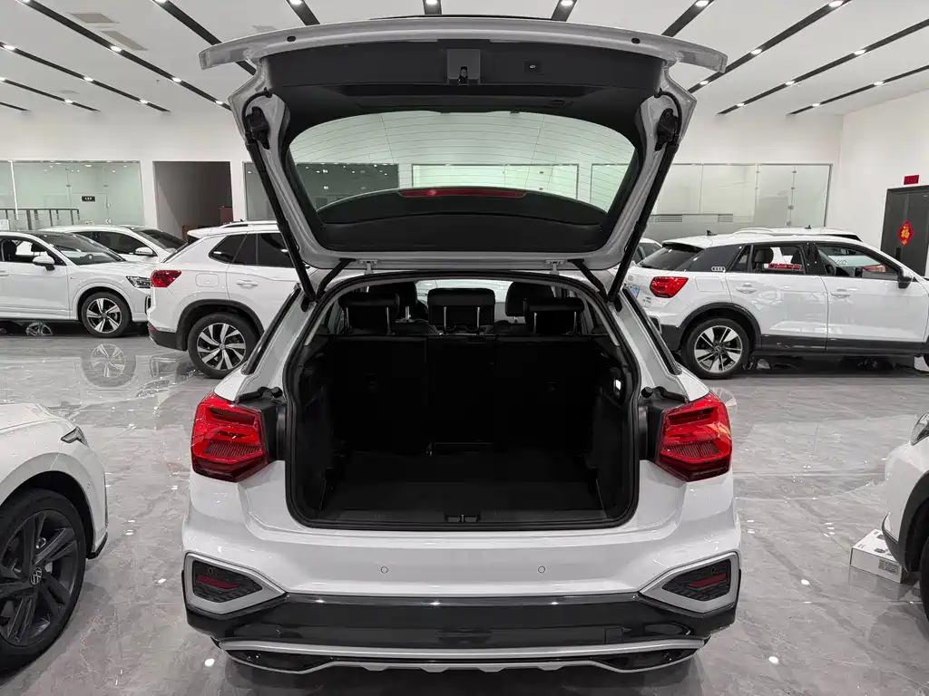 Audi Q2L 2022 — фото 10