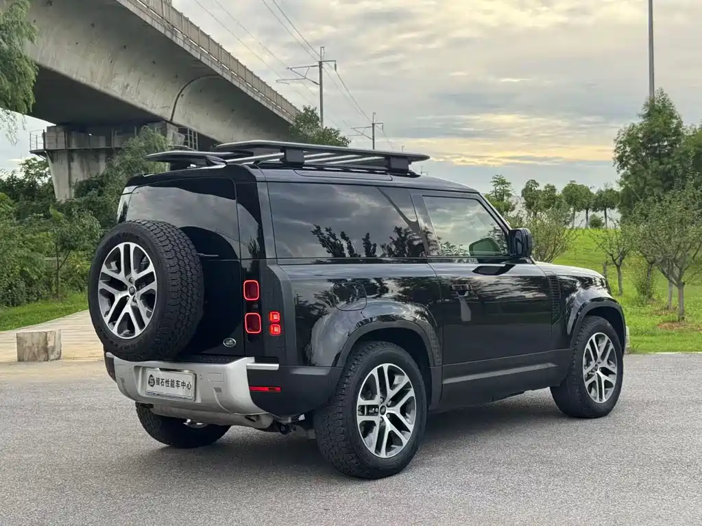 Land Rover Defender 2022 — фото 12