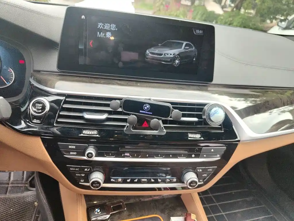 BMW 5 Series 2018 — фото 14